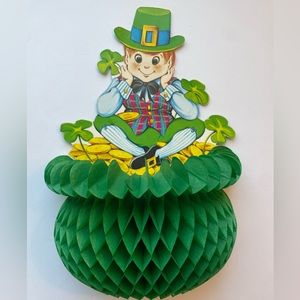 Vintage The Beistle Co. honeycomb leprechaun. 1975